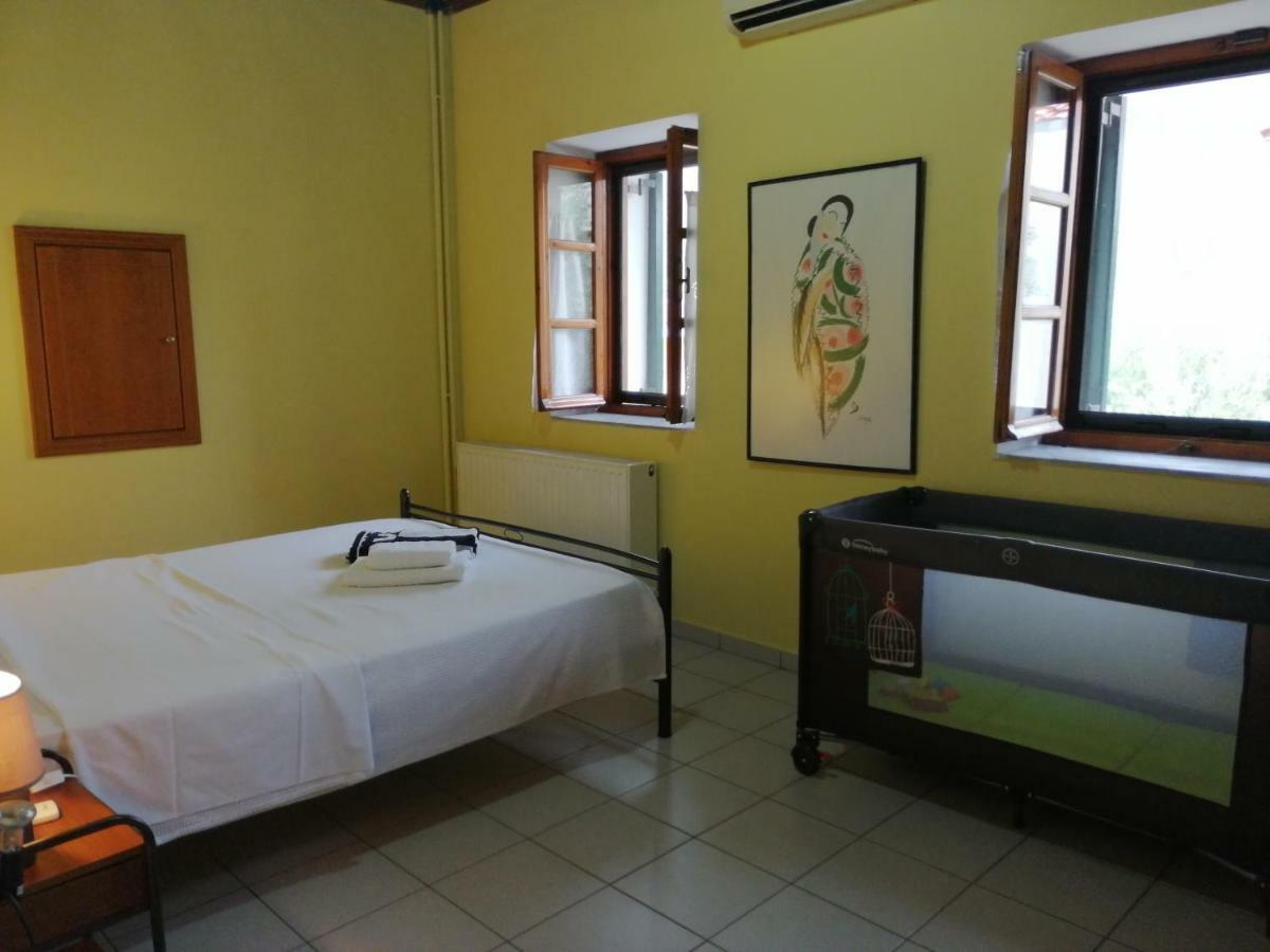 Rodomelo House - 3 Bedrooms Leonidio Exterior photo